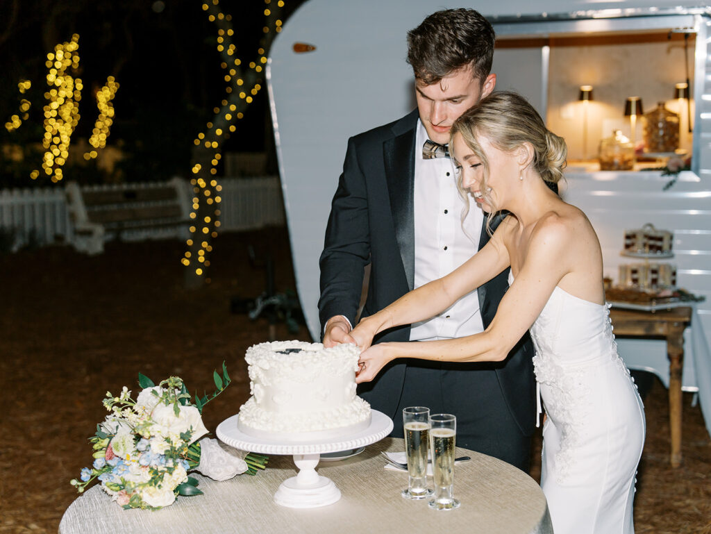 cutting the cake at garden wedding at carillon 