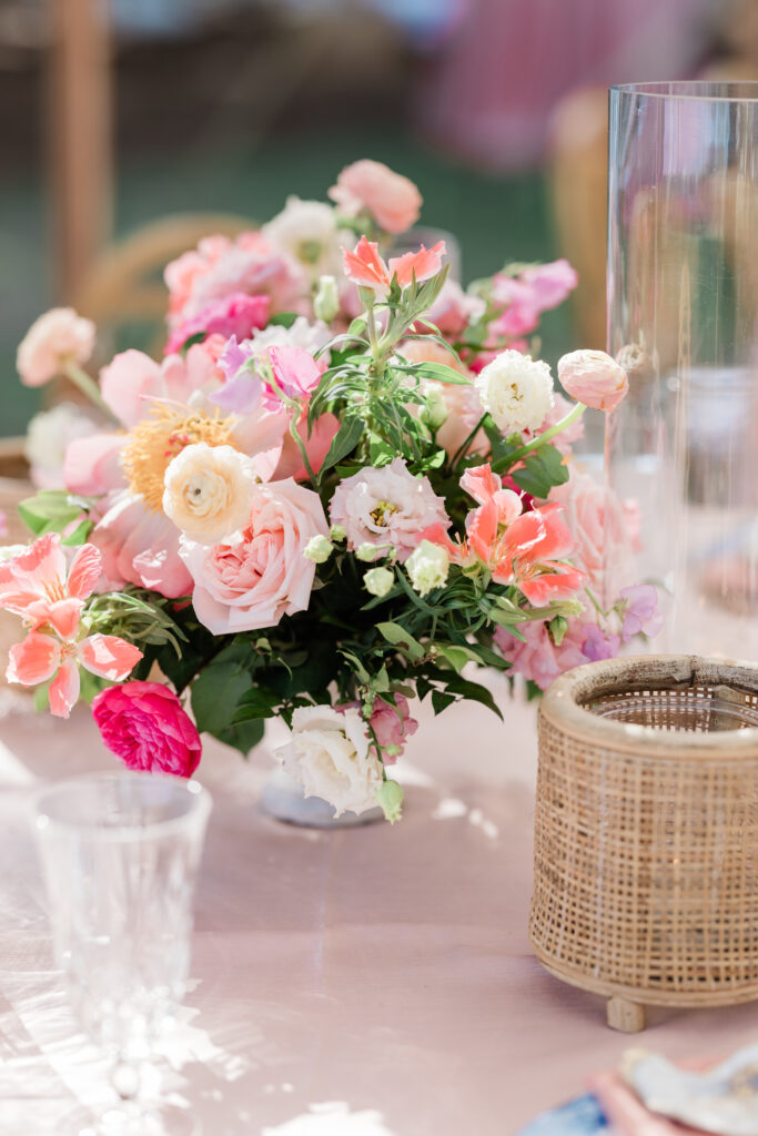 floral table details at carillon wedding