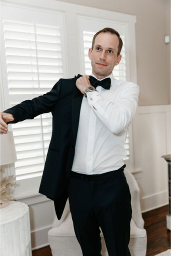 groom getting ready for his wedding day at the court